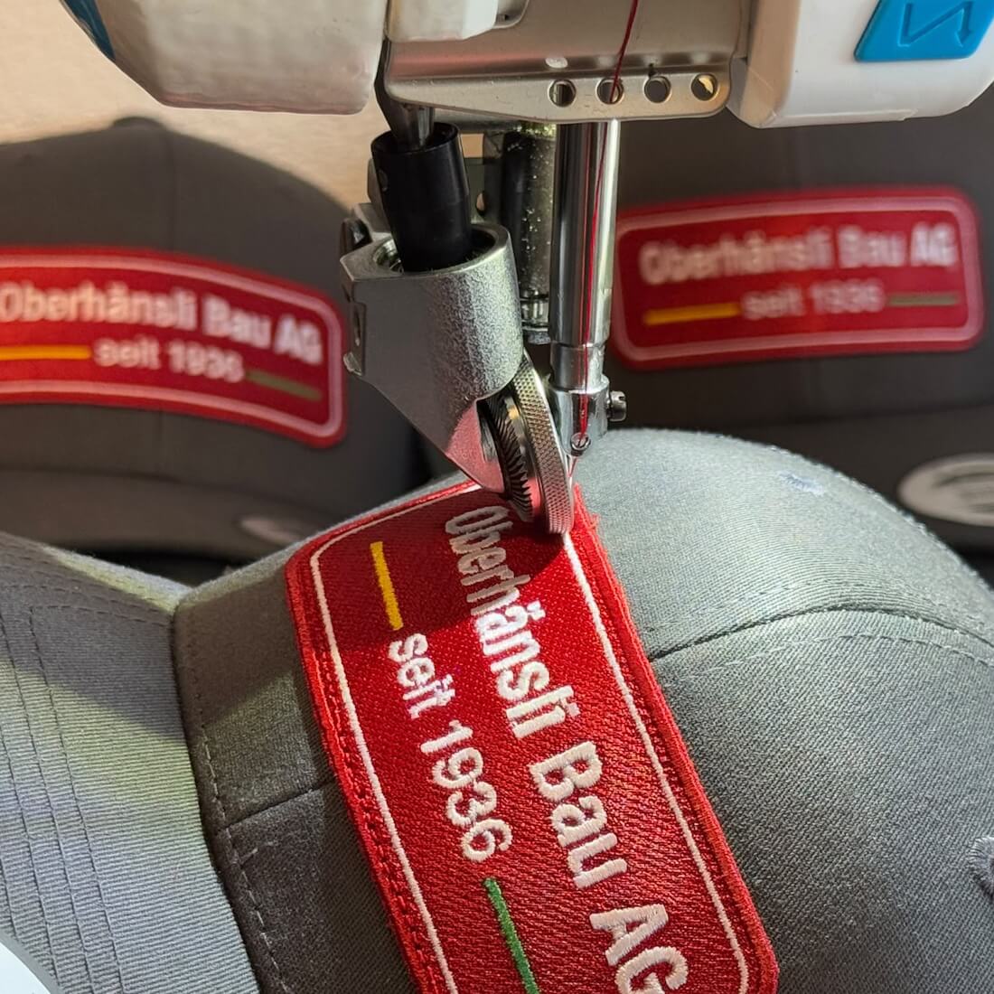 Bereit für die Baustelle: Trucker Caps für die Oberhänsli Bau AG